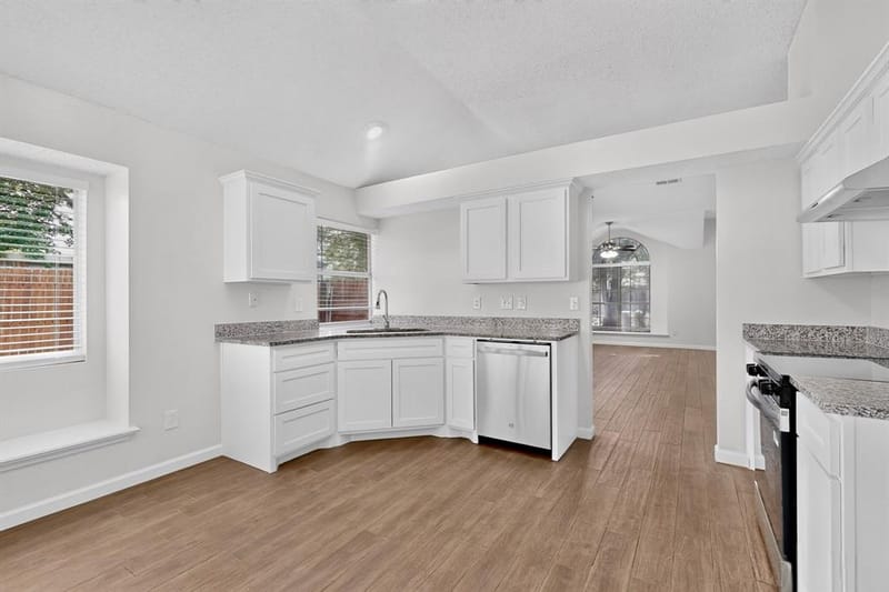 5205 Livermore Drive, Arlington TX 76017 - Photo 13
