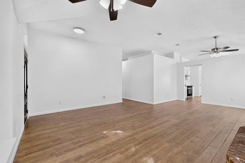 5205 Livermore Drive, Arlington TX 76017 - Photo 7