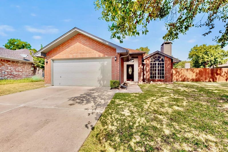 5205 Livermore Drive, Arlington TX 76017 - Photo 3