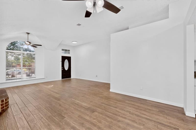 5205 Livermore Drive, Arlington TX 76017 - Photo 5