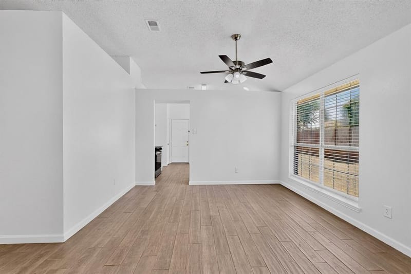 5205 Livermore Drive, Arlington TX 76017 - Photo 9