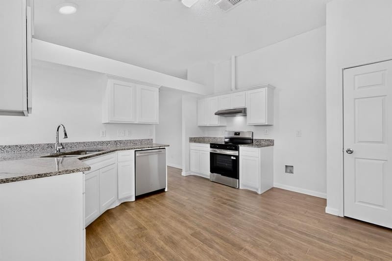 5205 Livermore Drive, Arlington TX 76017 - Photo 10