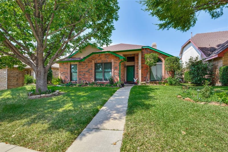 2910 Spinner Lane, Grand Prairie TX 75052 - Photo 2