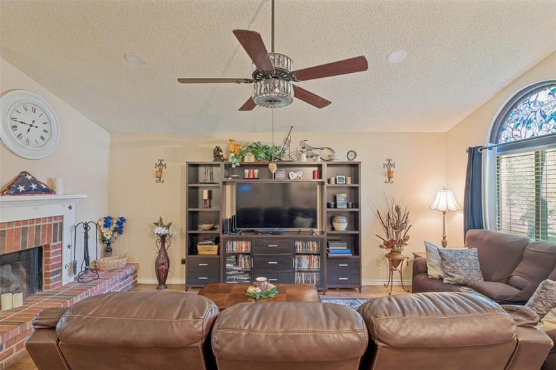 2910 Spinner Lane, Grand Prairie TX 75052 - Photo 6