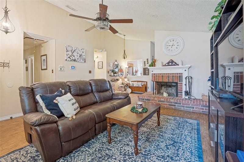 2910 Spinner Lane, Grand Prairie TX 75052 - Photo 7