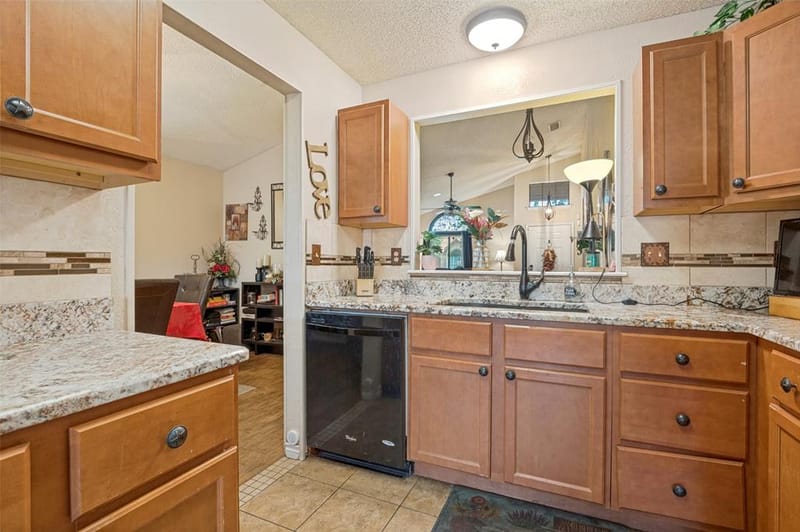 2910 Spinner Lane, Grand Prairie TX 75052 - Photo 9