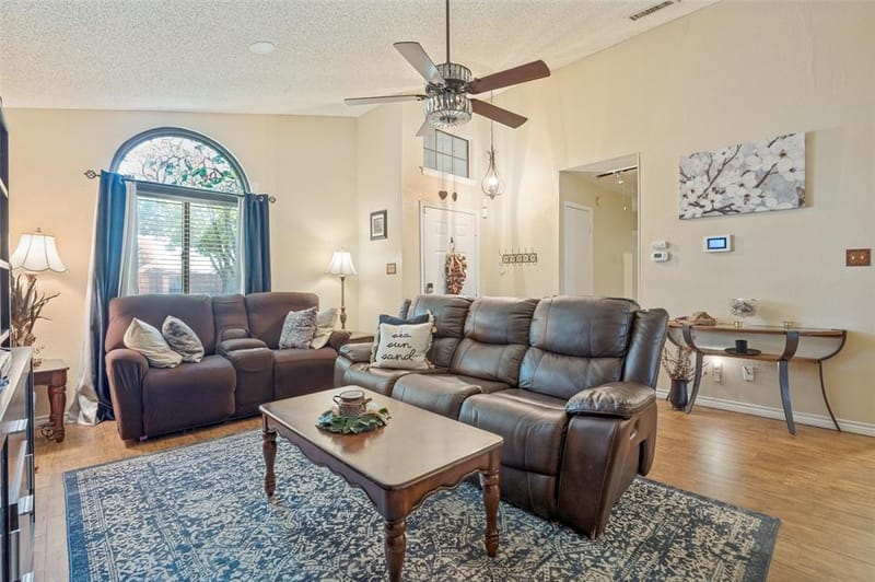 2910 Spinner Lane, Grand Prairie TX 75052 - Photo 4