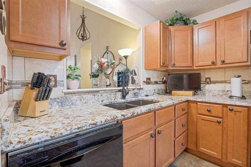 2910 Spinner Lane, Grand Prairie TX 75052 - Photo 8