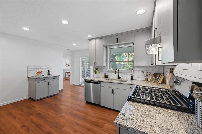 1310 W Cedar Street, Arlington TX 76012 - Photo 9