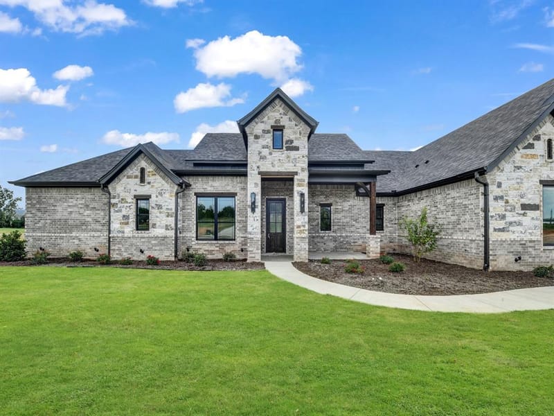 305 Wrangler Court, Weatherford TX 76088