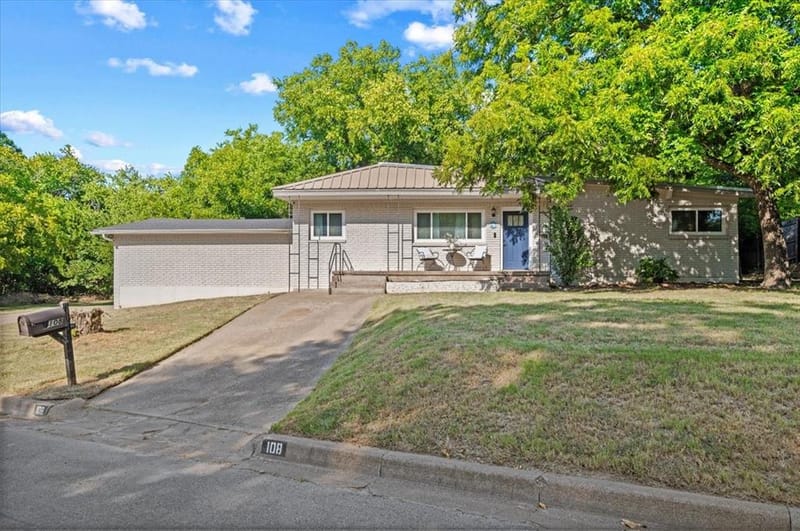 108 Clinton Drive, Weatherford TX 76086