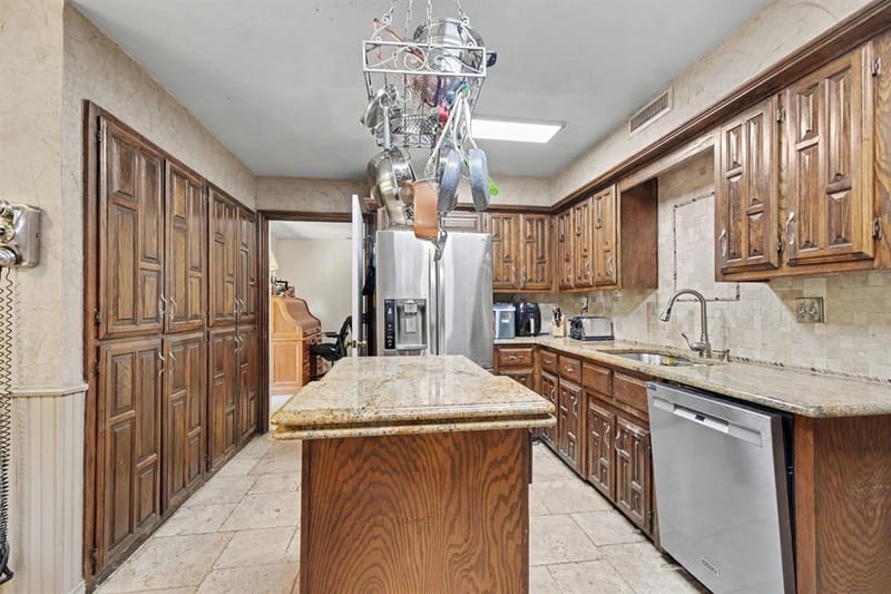 135 Creekside Drive, Double Oak TX 75077 - Photo 6