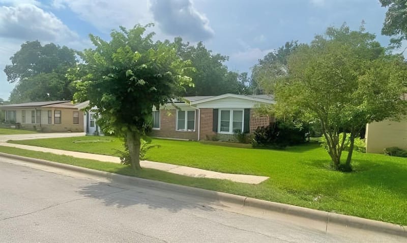 2125 Ridgeview Street, Fort Worth TX 76119 - Photo 2