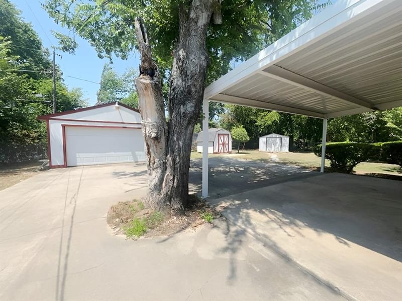 2125 Ridgeview Street, Fort Worth TX 76119 - Photo 3
