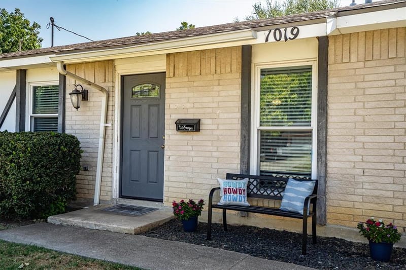 1019 Woodmere Drive, Lewisville TX 75067 - Photo 4