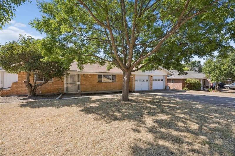 7154 Yolanda Drive, Fort Worth TX 76112 - Photo 2