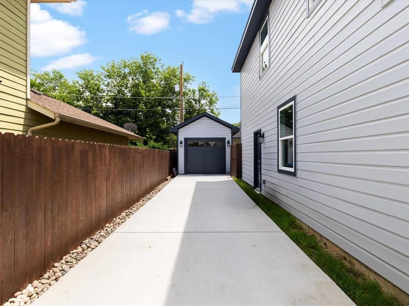 1104 E Annie Street, Fort Worth TX 76104 - Photo 12