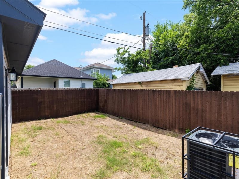 1104 E Annie Street, Fort Worth TX 76104 - Photo 21