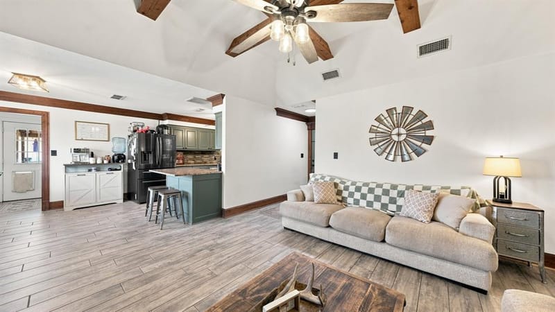 1870 Ross Lane, Springtown TX 76082 - Photo 7