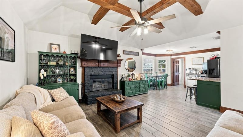 1870 Ross Lane, Springtown TX 76082 - Photo 8