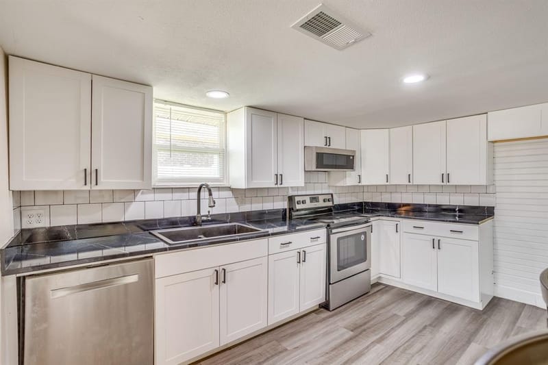 502 N Delaware Street, Irving TX 75061 - Photo 12
