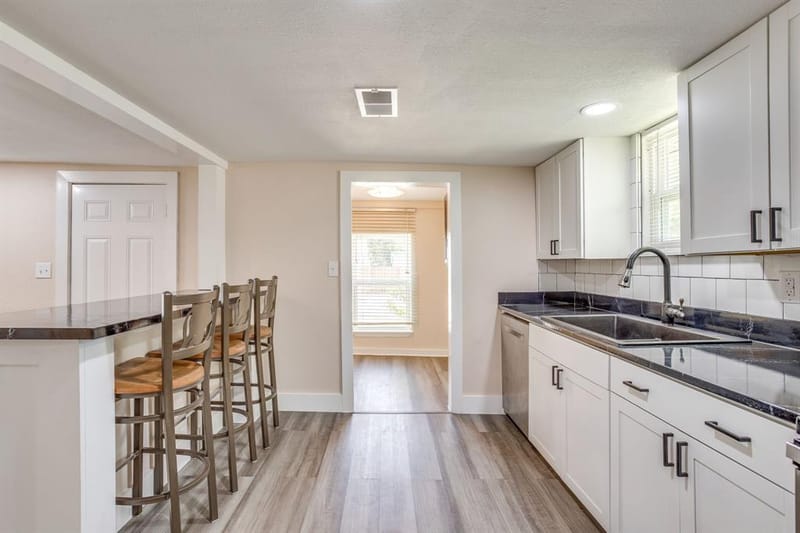 502 N Delaware Street, Irving TX 75061 - Photo 9