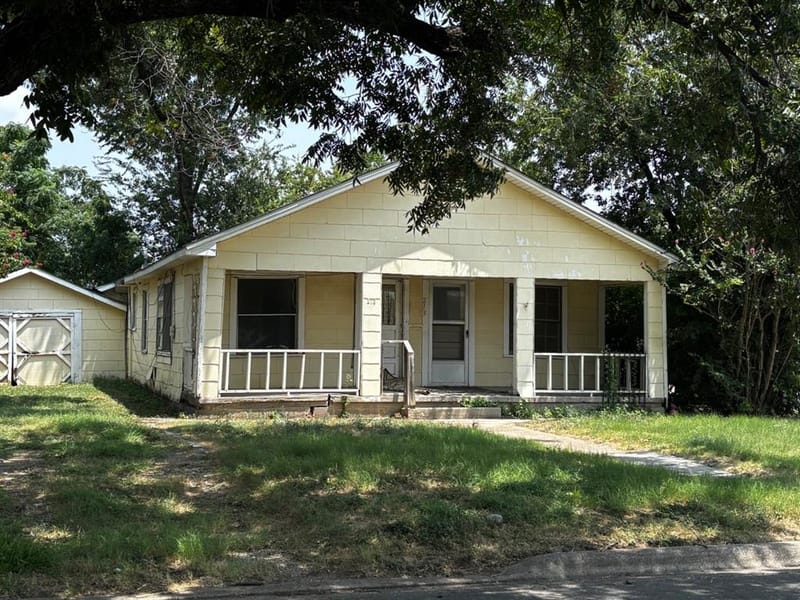 213 S Hampshire Street, Saginaw TX 76179