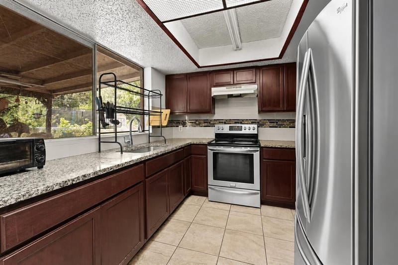 1825 Avenue B, Grand Prairie TX 75051 - Photo 6