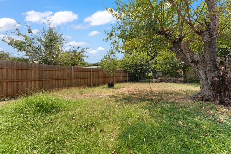 1825 Avenue B, Grand Prairie TX 75051 - Photo 12