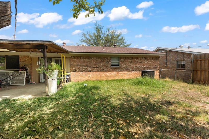 1825 Avenue B, Grand Prairie TX 75051 - Photo 11