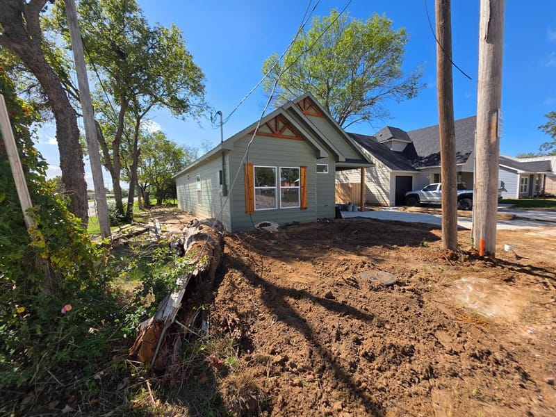 201 W Cherry Street, Nocona TX 76255 - Photo 2