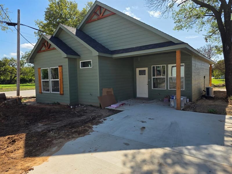 201 W Cherry Street, Nocona TX 76255 - Photo 3
