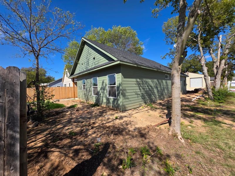 201 W Cherry Street, Nocona TX 76255 - Photo 8