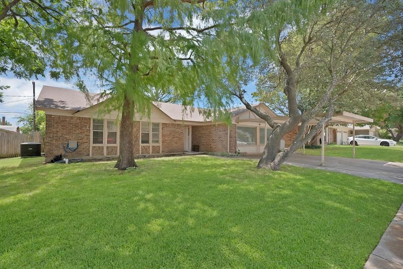 6905 Yorkston Street, Watauga TX 76148