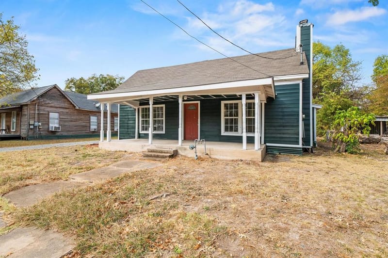 1008 W 10th Street, Bonham TX 75418 - Photo 2