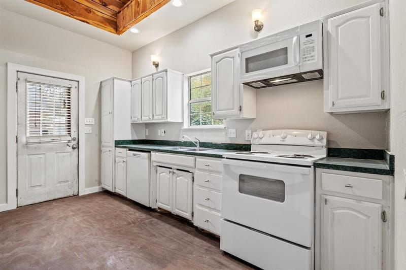 1008 W 10th Street, Bonham TX 75418 - Photo 13