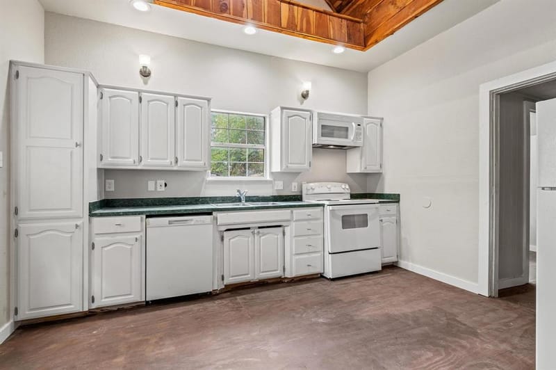 1008 W 10th Street, Bonham TX 75418 - Photo 12