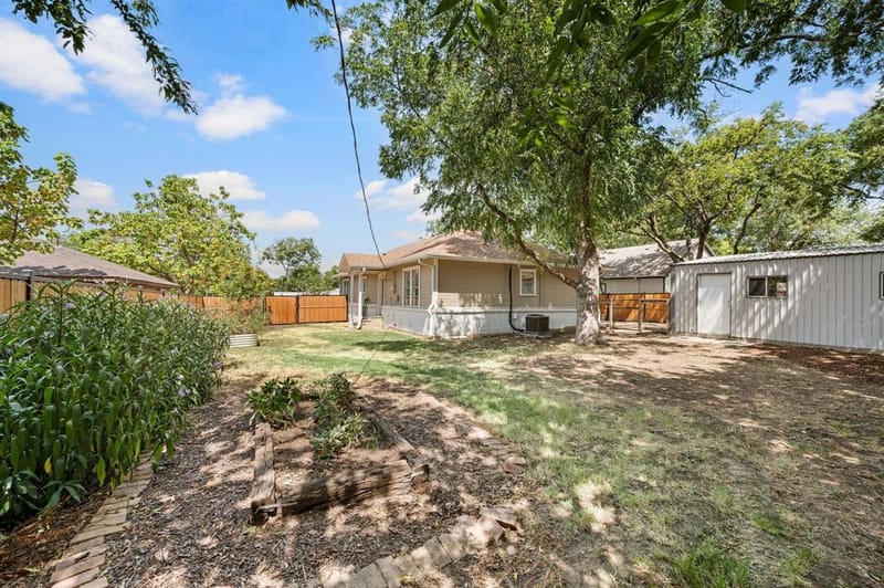 607 N Church Street, Pilot Point TX 76258 - Photo 23