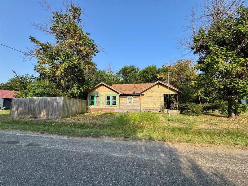 1201 Market Street W, Honey Grove TX 75446 - Photo 7