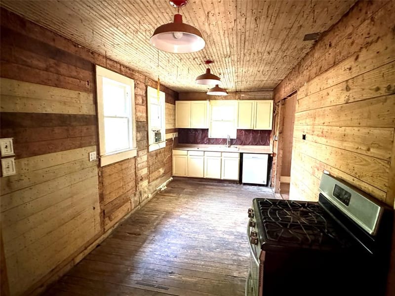 1201 Market Street W, Honey Grove TX 75446 - Photo 9