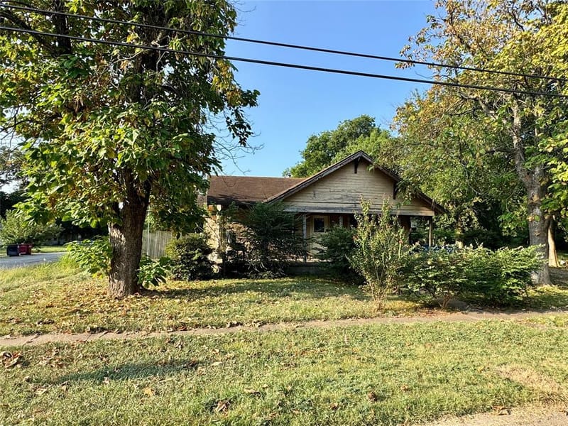 1201 Market Street W, Honey Grove TX 75446 - Photo 8