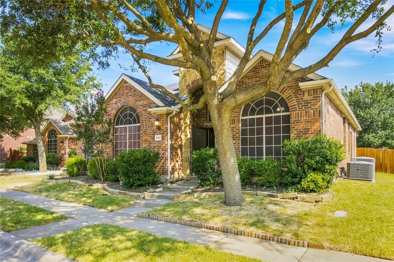 5912 Chuck Wagon Lane, McKinney TX 75070 - Photo 2