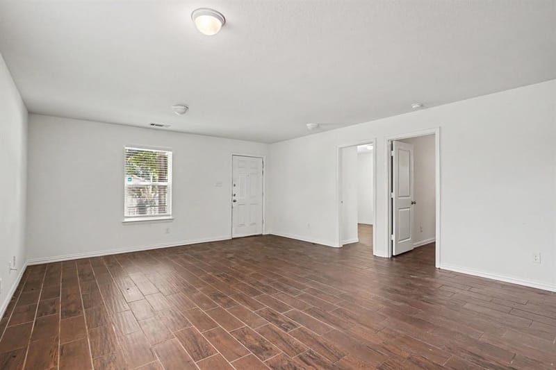 1255 E Davis Avenue, Fort Worth TX 76104 - Photo 6