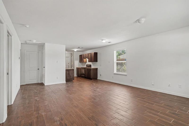 1255 E Davis Avenue, Fort Worth TX 76104 - Photo 7