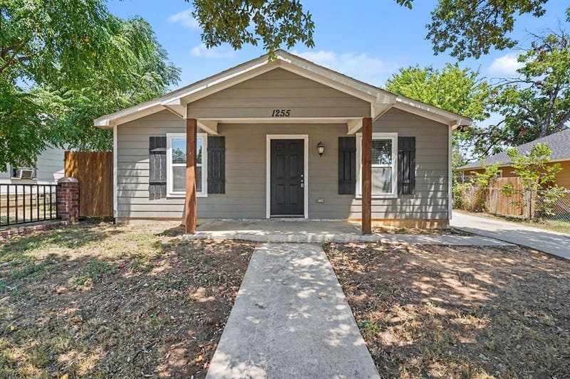1255 E Davis Avenue, Fort Worth TX 76104