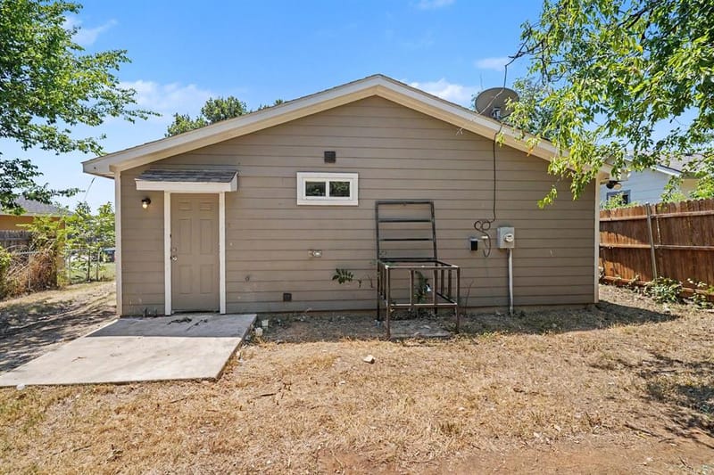 1255 E Davis Avenue, Fort Worth TX 76104 - Photo 24