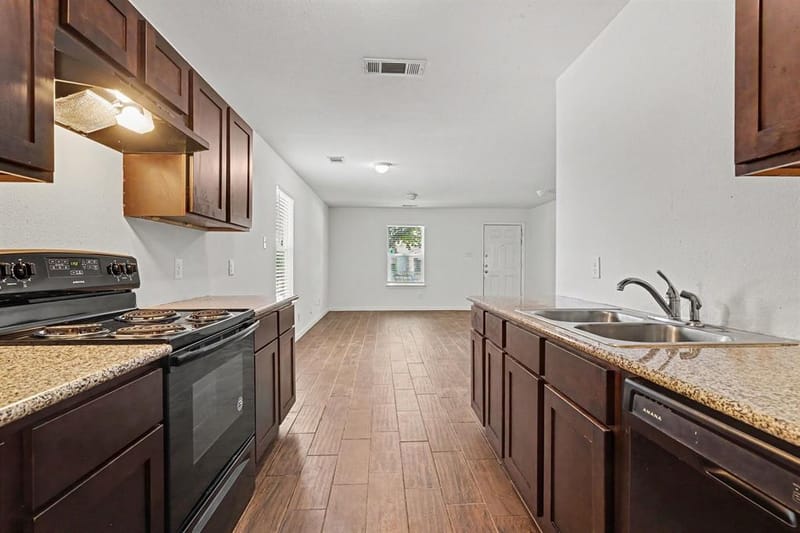 1255 E Davis Avenue, Fort Worth TX 76104 - Photo 11