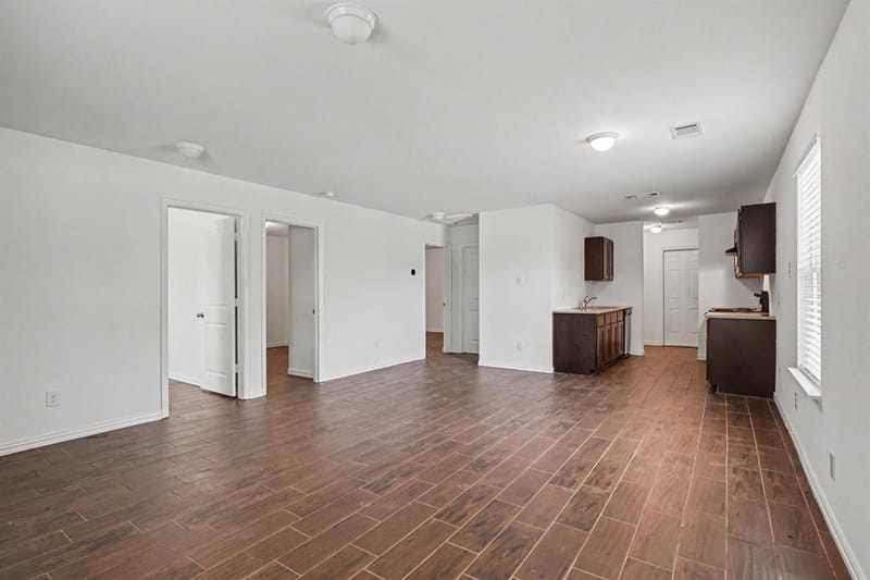 1255 E Davis Avenue, Fort Worth TX 76104 - Photo 8