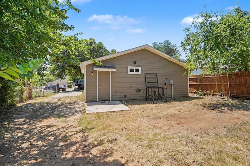 1255 E Davis Avenue, Fort Worth TX 76104 - Photo 25
