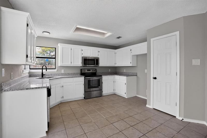 6057 Hillglen Drive, Watauga TX 76148 - Photo 13